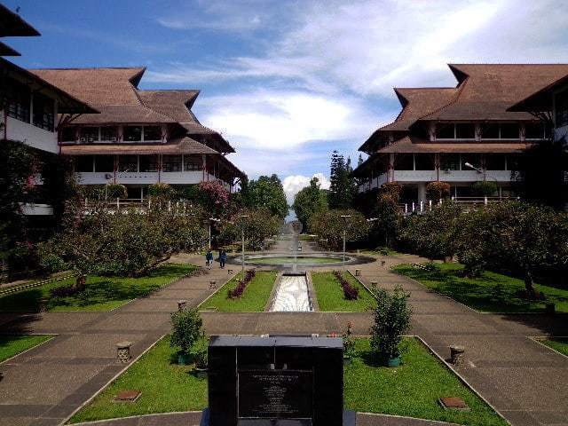 Institute Teknologi Bandung (ITB)